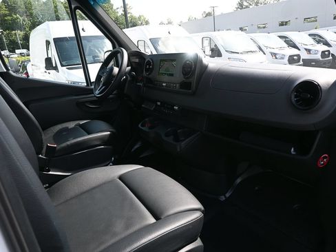 Used 2024 Mercedes-Benz Sprinter 2500 image 15