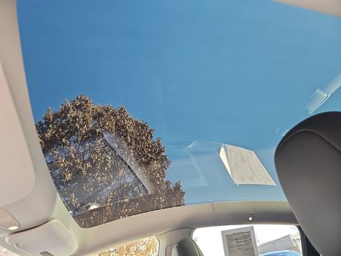 Used 2024 Tesla Model Y Long Range image 30