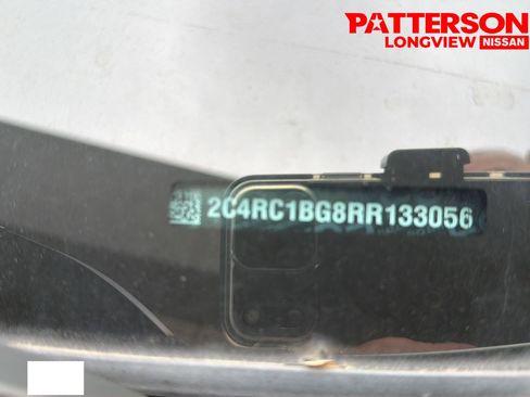 Used 2024 Chrysler Pacifica Touring-L FWD image 23