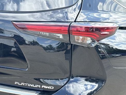 Used 2024 Toyota Highlander Platinum AWD/4WD image 7