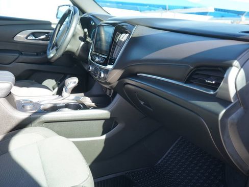 Used 2023 Chevrolet Traverse LT image 18