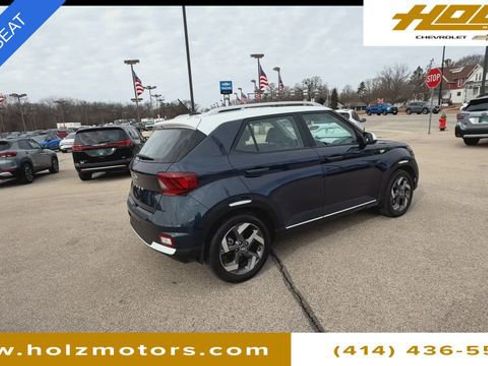 Used 2025 Hyundai Venue Limited image 8