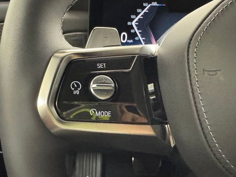 Used 2025 BMW 740i xDrive image 25