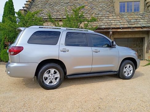 Used 2020 Toyota Sequoia SR5 RWD image 11