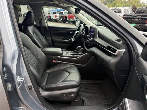 Certified 2024 Toyota Highlander XLE AWD/4WD image 23