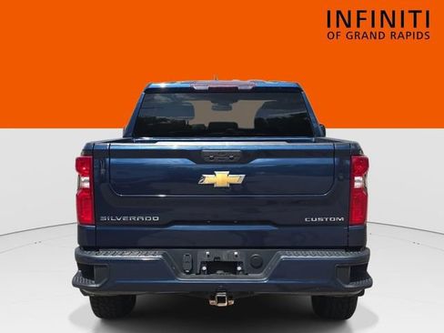Used 2021 Chevrolet Silverado 1500 Custom w/ Safety Confidence Package AWD/4WD image 6