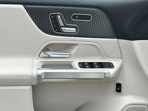 Certified 2024 Mercedes-Benz GLB 250 image 17