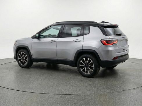 Used 2025 Jeep Compass Trailhawk AWD/4WD image 6