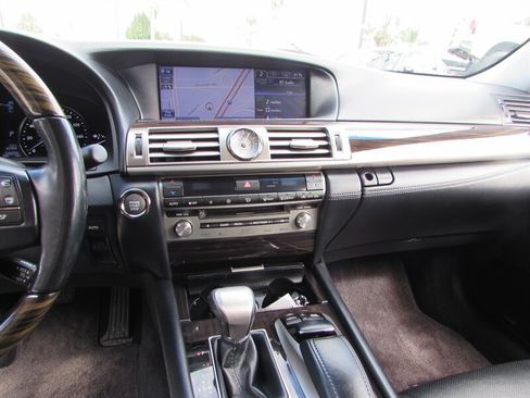 Used 2013 Lexus LS 460 L w/ Ultra Luxury Pkg RWD image 16
