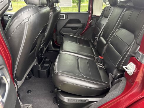 Used 2021 Jeep Wrangler Unlimited Sahara w/ Dual Top Group AWD/4WD image 10