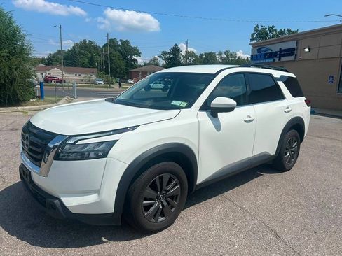 Used 2024 Nissan Pathfinder SV AWD/4WD image 1