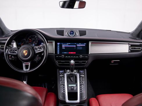 Certified 2021 Porsche Macan Turbo AWD/4WD image 11