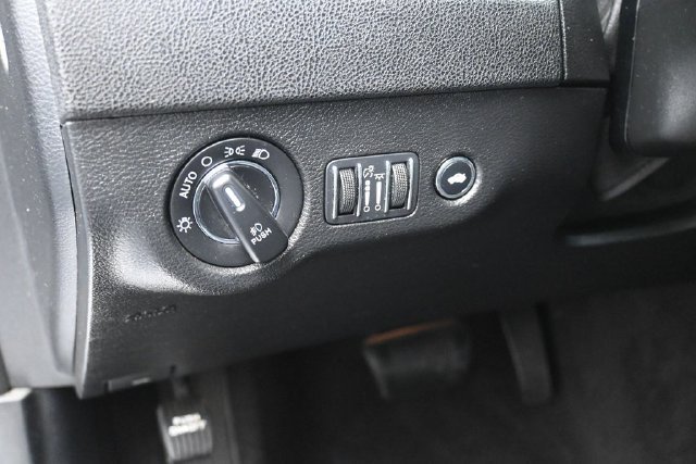 Used 2020 Chrysler 300 Limited RWD image 18
