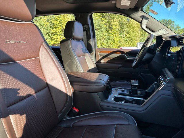 Used 2025 GMC Sierra 1500 Denali w/ Denali Reserve Package AWD/4WD image 17
