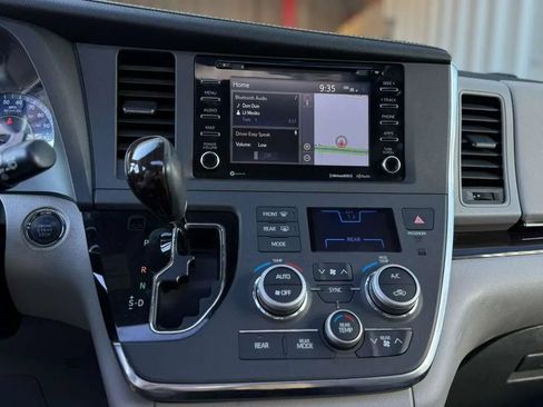Used 2019 Toyota Sienna XLE w/ XLE Navigation Package image 17