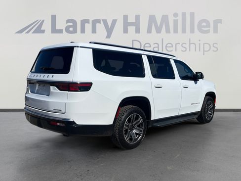 Used 2024 Jeep Wagoneer L Series II image 5