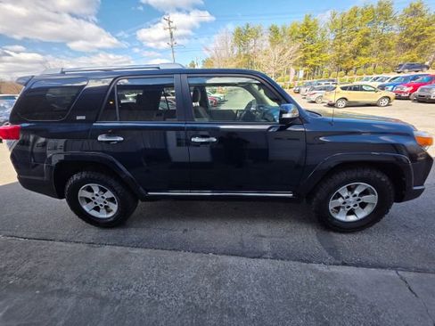 Used 2011 Toyota 4Runner SR5 w/ Convenience Pkg image 4
