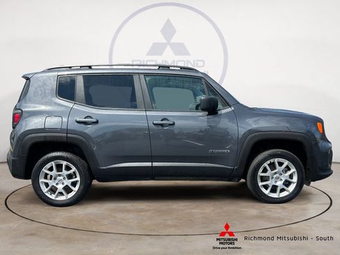 Used 2023 Jeep Renegade Latitude w/ Premium Group AWD/4WD image 2
