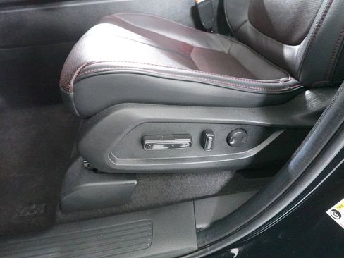 Used 2025 Honda Pilot Black Edition image 11