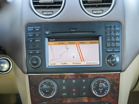 Used 2012 Mercedes-Benz GL 550 4MATIC image 14