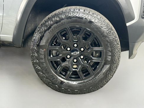 Used 2025 Chevrolet Colorado Trail Boss AWD/4WD image 32
