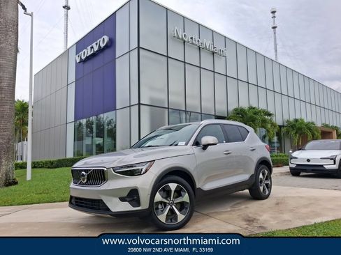 Used 2024 Volvo XC40 B5 Plus AWD/4WD image 1