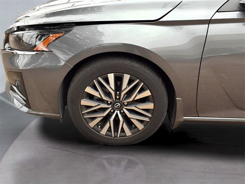 Used 2023 Nissan Altima 2.5 SV w/ SV Premium Package image 19