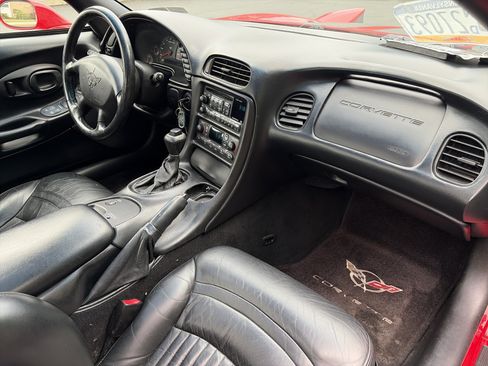 Used 2001 Chevrolet Corvette Coupe w/ Preferred Equipment Group1 RWD image 19