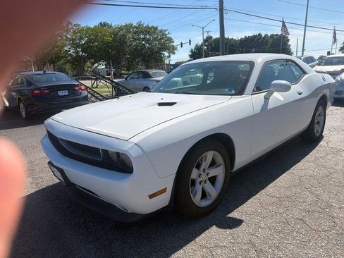 Used 2014 Dodge Challenger SXT RWD image 5