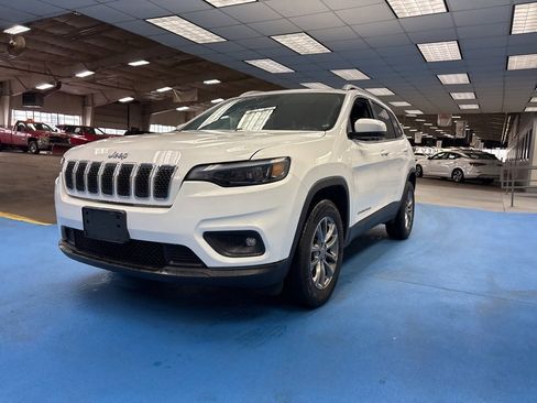 Used 2019 Jeep Cherokee Latitude Plus w/ Travel & Safety Group image 10