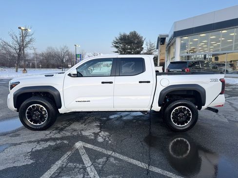 Used 2024 Toyota Tacoma TRD Off-Road image 2