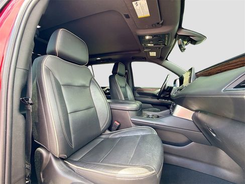 Used 2021 Chevrolet Suburban Premier w/ Premium Package image 33