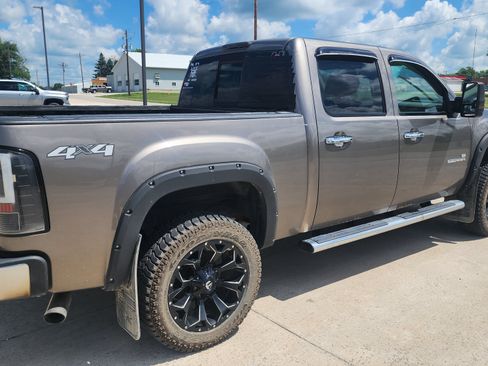 Used 2013 GMC Sierra 1500 SLT w/ Chrome Essentials Package AWD/4WD image 4