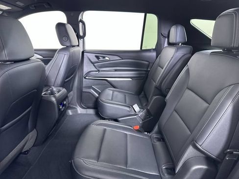 Used 2025 Chevrolet Traverse LT FWD image 26