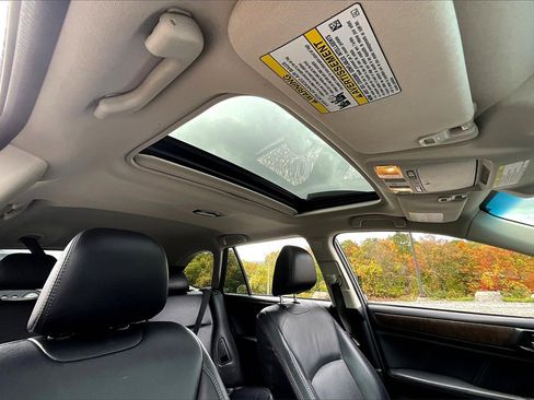 Used 2018 Subaru Outback 2.5i Limited image 17