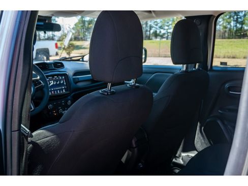 Used 2022 Jeep Renegade Latitude image 12