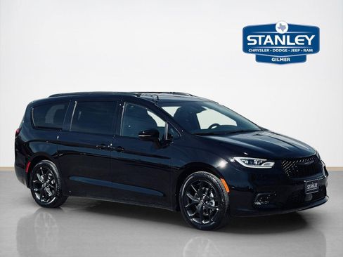 New 2026 Chrysler Pacifica Limited w/ S Appearance Package FWD image 1