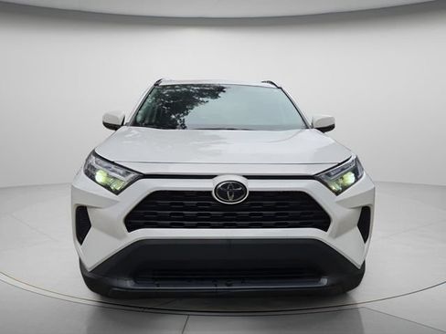 Used 2022 Toyota RAV4 XLE w/ Convenience Package FWD image 4