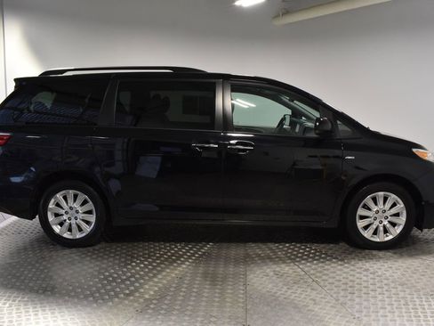Used 2016 Toyota Sienna XLE image 6
