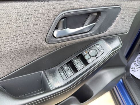 Used 2023 Nissan Rogue SV image 20