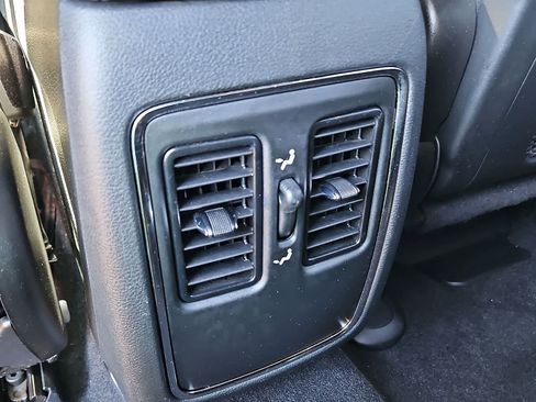 Used 2020 Jeep Grand Cherokee Laredo AWD/4WD image 28