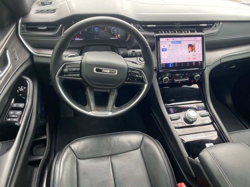 Used 2022 Jeep Grand Cherokee Overland w/ MOPAR Finishing Package image 17