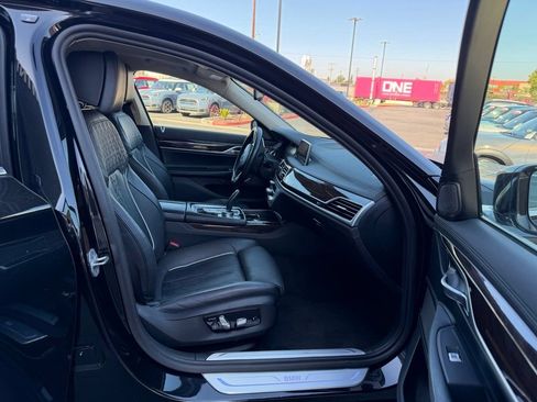 Used 2022 BMW 750i xDrive AWD/4WD image 16