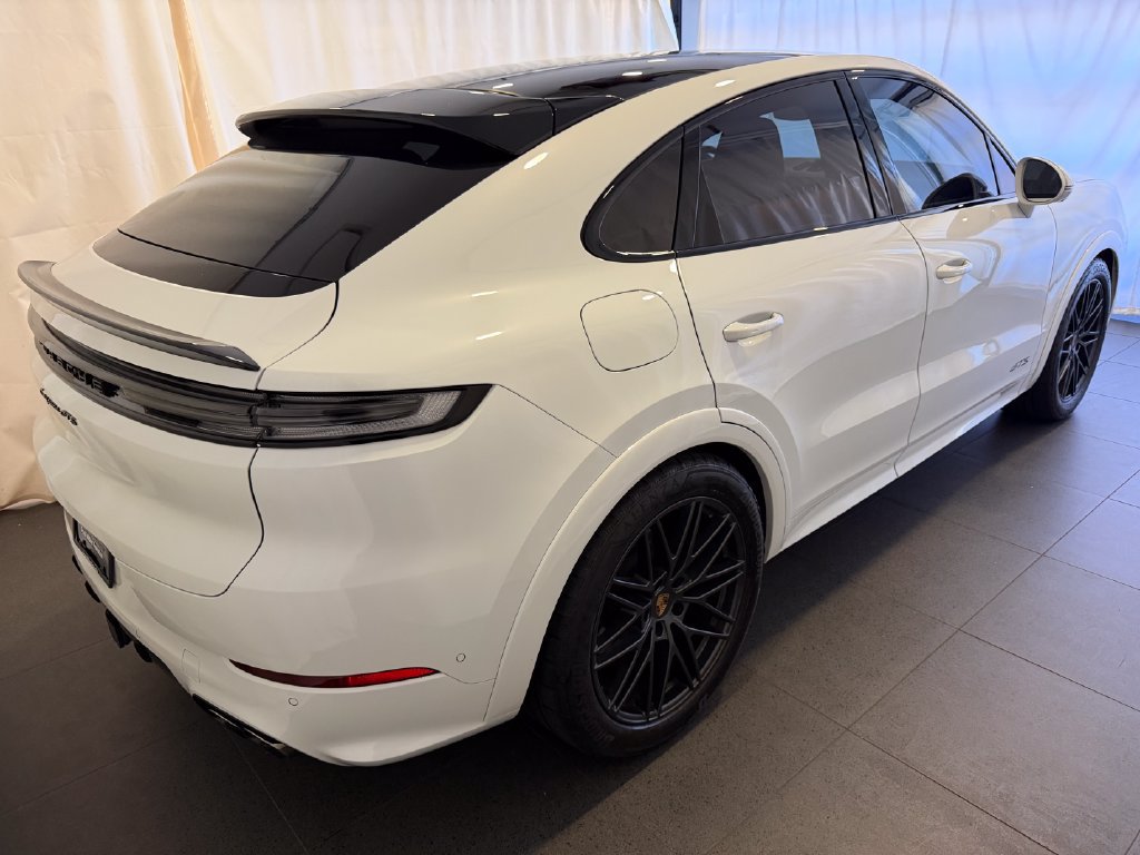 Used 2025 Porsche Cayenne GTS AWD/4WD image 9