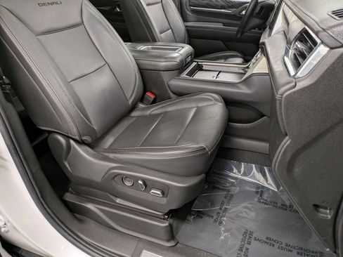 Used 2021 GMC Yukon Denali w/ Denali Premium Package image 28