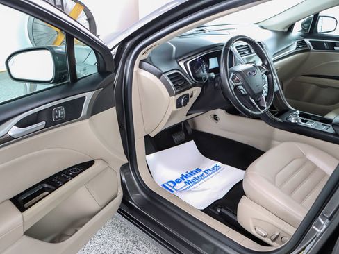 Used 2019 Ford Fusion SEL image 3