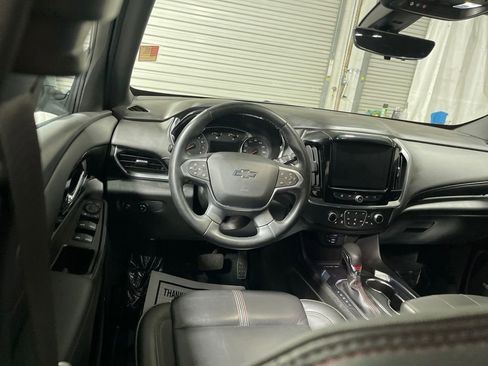 Used 2023 Chevrolet Traverse RS FWD image 3