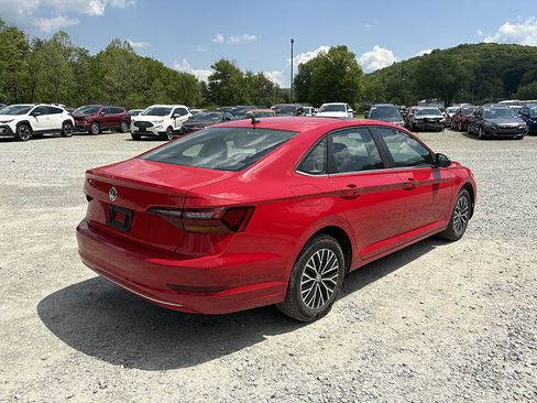 Used 2019 Volkswagen Jetta SE w/ Cold Weather Package FWD image 2