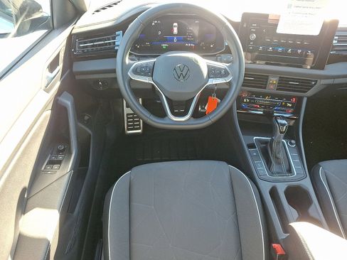 Certified 2025 Volkswagen Jetta Sport image 11