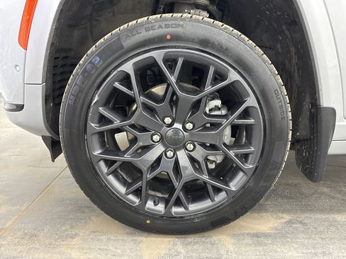 Certified 2025 Jeep Grand Cherokee L Summit AWD/4WD image 25